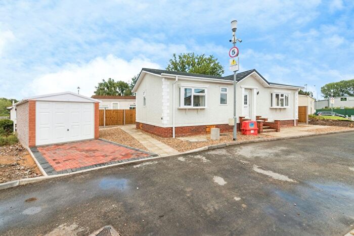 2 Bedroom Mobile/park Home For Sale In Pound Road, Beccles, Suffolk, NR34