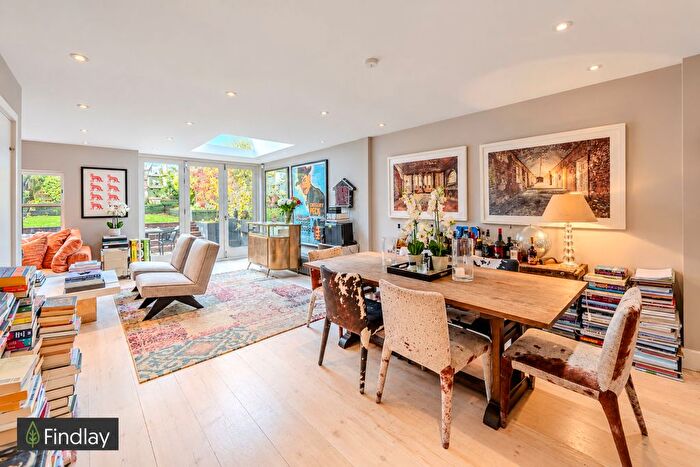 4 Bedroom Semi-Detached House For Sale In Middleton Road, London, E8