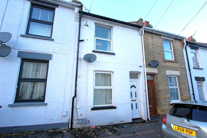 3 Bedroom Terraced House For Sale In Kimberley Road, Gillingham, ME7