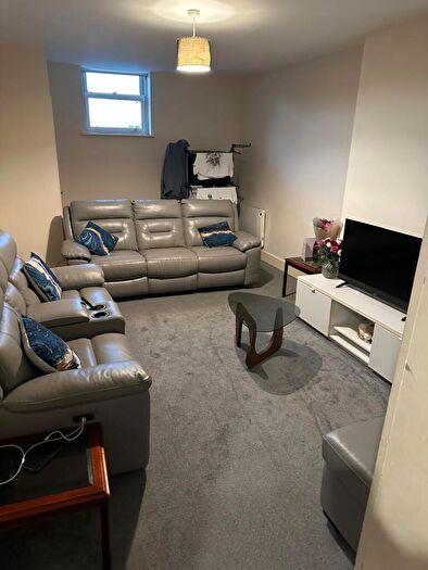 2 Bedroom Flat To Rent In Hamlet Court Road, Westcliff-on-sea, Southend-on-sea, SS0