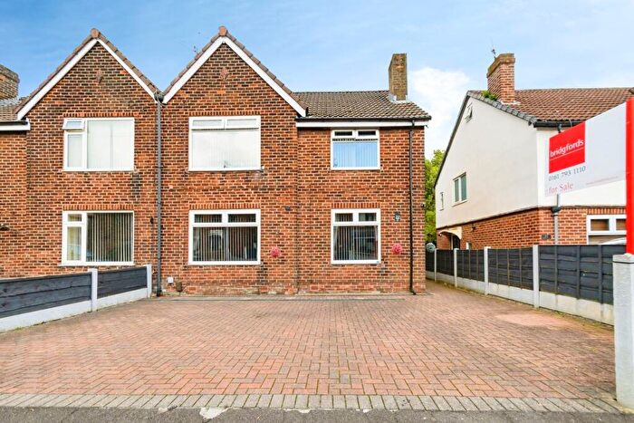 3 Bedroom Semi-Detached House For Sale In East Drive, Swinton, Manchester, Greater Manchester, M27