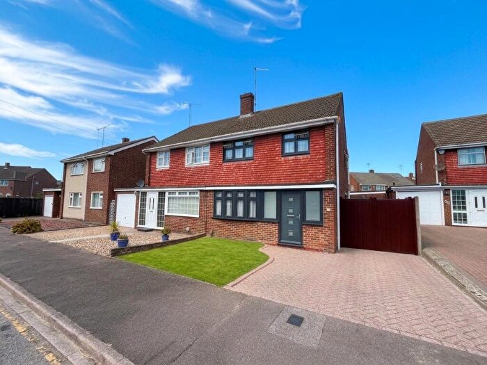 3 Bedroom Semi-Detached House For Sale In Torquay Drive, Luton, Bedfordshire, LU4