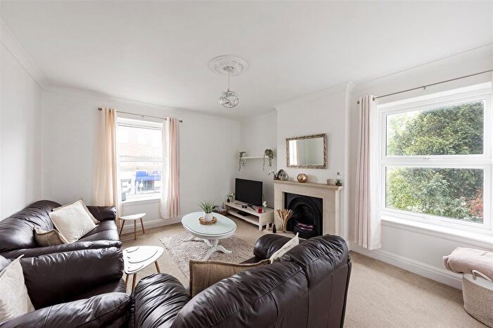 2 Bedroom Flat For Sale In Station Road, Chingford, E4
