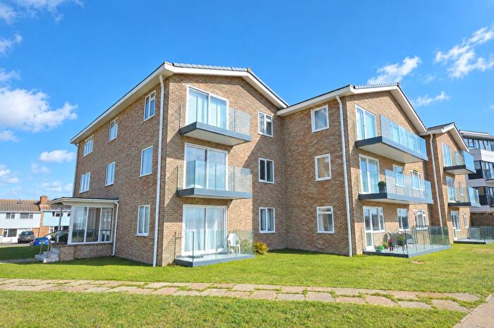 3 Bedroom Flat To Rent In Whitby Court, Maryland Gardens, Milford On Sea, Milford On Sea, Lymington, Hampshire, SO41