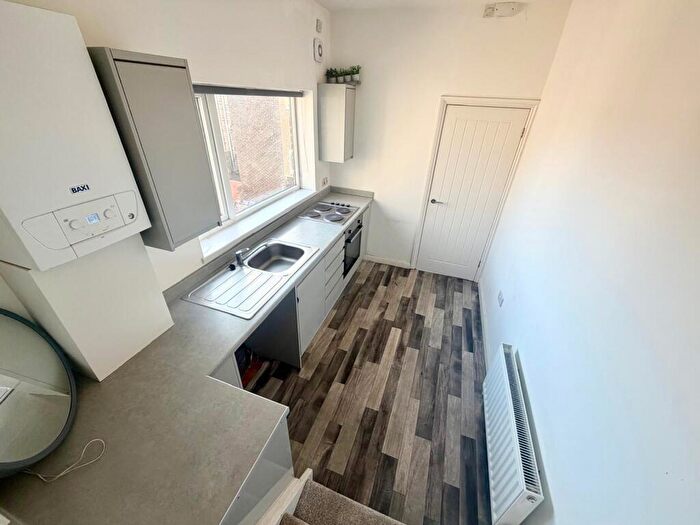 3 Bedroom Flat To Rent In Woodlands Terrace, Gateshead, NE10