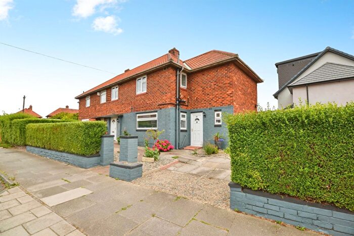 4 Bedroom Semi-Detached House For Sale In Grassington Road, Middlesbrough, TS4