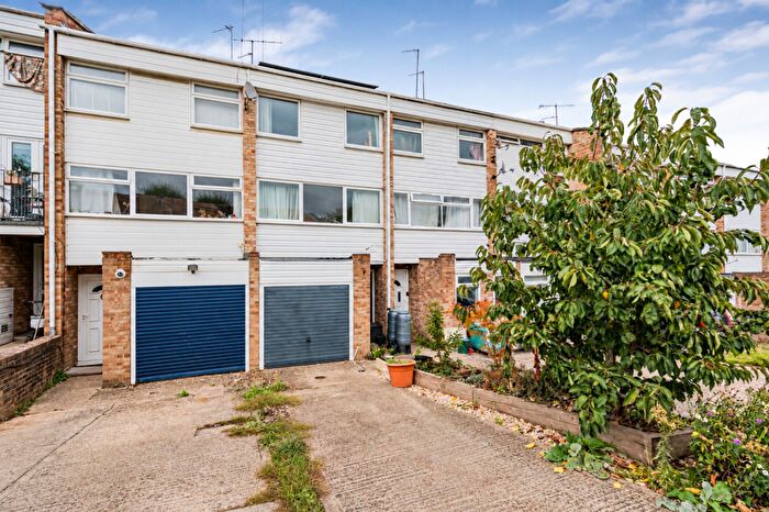 3 Bedroom Terraced House For Sale In Farm Close Road, Wheatley, OX33