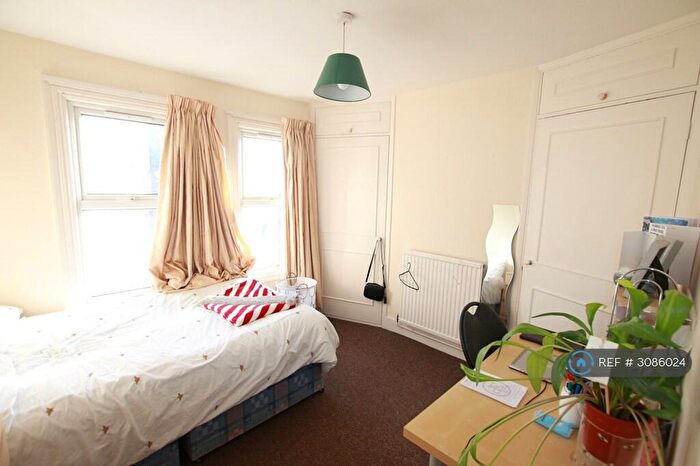 3 Bedroom Terraced House To Rent In Auckland Road, Reading, RG6