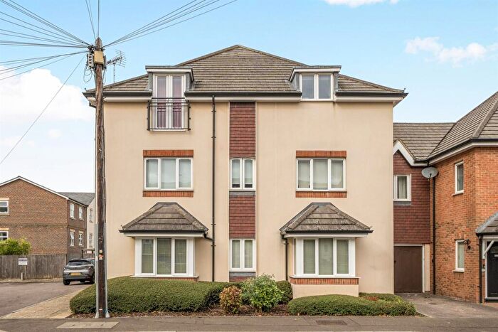 2 Bedroom Flat To Rent In Keller Court, Elm Grove, Horsham, RH13