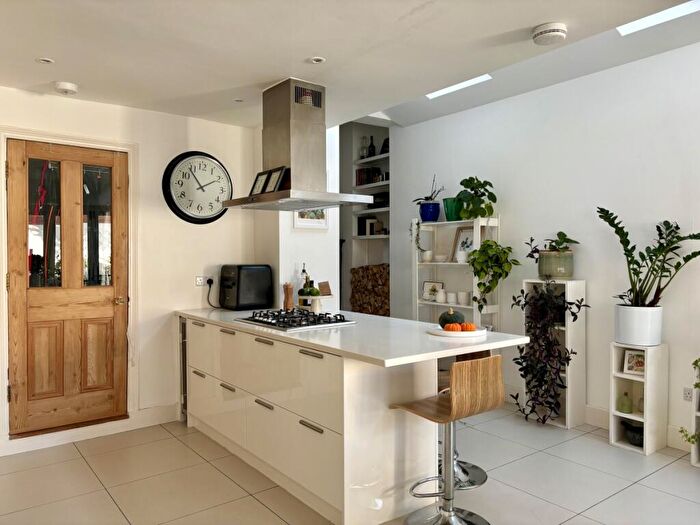 4 Bedroom Terraced House To Rent In St Aidans Road London, SE22