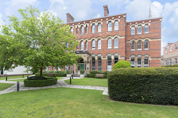 3 Bedroom Flat To Rent In St. Georges Place, Cheltenham, GL50
