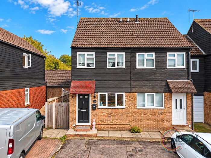 2 Bedroom End Of Terrace House For Sale In Runnymede Road, Stanford-Le-Hope, SS17