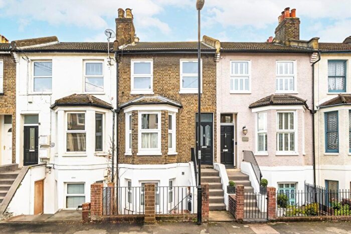 1 Bedroom Flat For Sale In Ronver Road, London, SE12