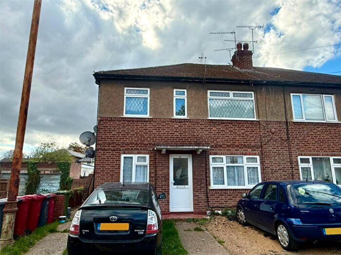 2 Bedroom Flat To Rent In Clifton Road, Slough, Berkshire, SL1