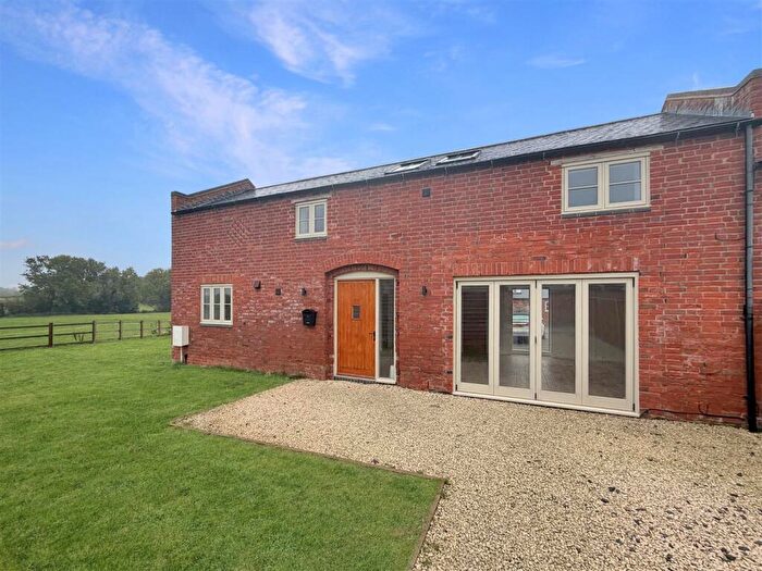 4 Bedroom Barn Conversion For Sale In Overton Road, Ibstock, LE67