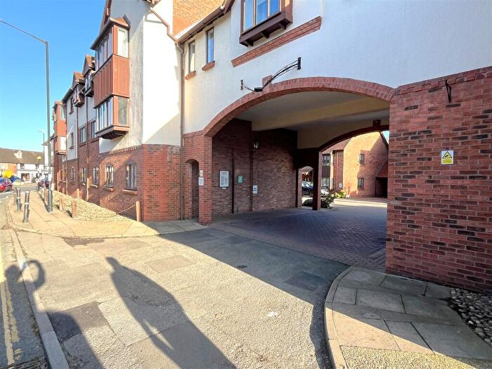 2 Bedroom Flat For Sale In St. Nicholas Church Street, Warwick, CV34