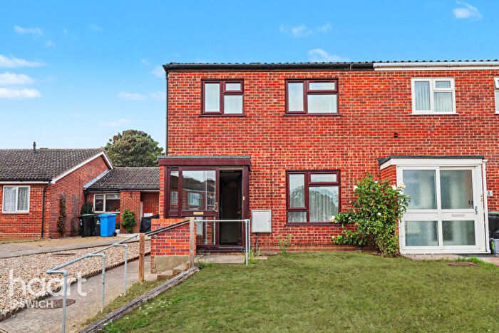 3 Bedroom Semi-Detached House For Sale In Lupin Road, Ipswich, IP2