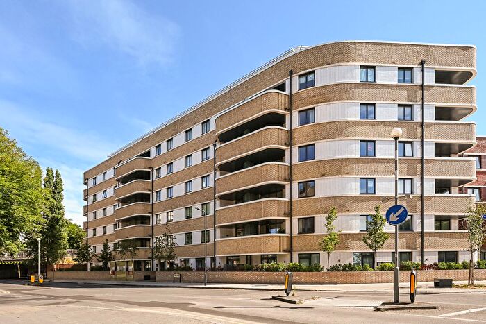 2 Bedroom Flat To Rent In Clifton Mansions, Park Avenue, London, NW2