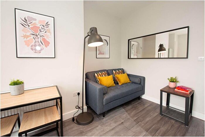 2 Bedroom Flat To Rent In Winstanley Terrace, Leeds, LS6