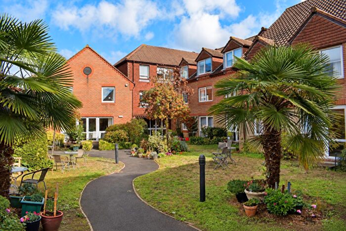 1 Bedroom Flat To Rent In Springfield Meadows, Weybridge, KT13