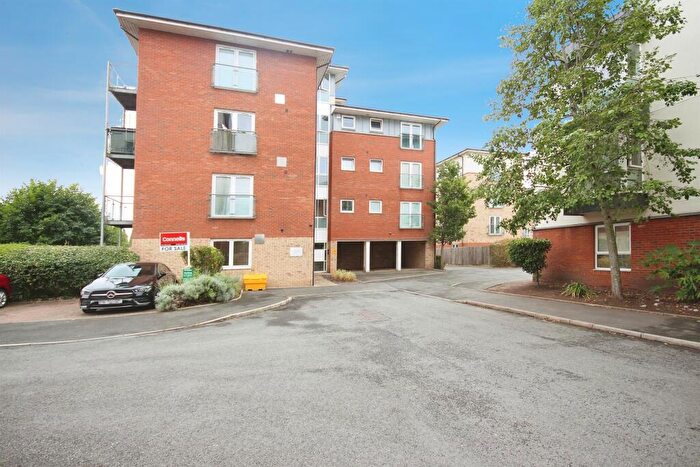 2 Bedroom Apartment For Sale In Kempton Drive, Warwick, CV34
