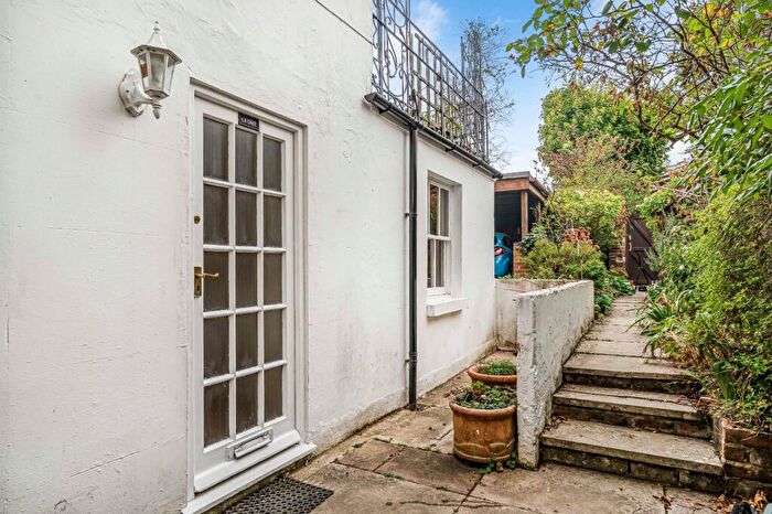 1 Bedroom Apartment For Sale In Lypiatt Lane, Lansdown, Cheltenham, Gloucestershire, GL50