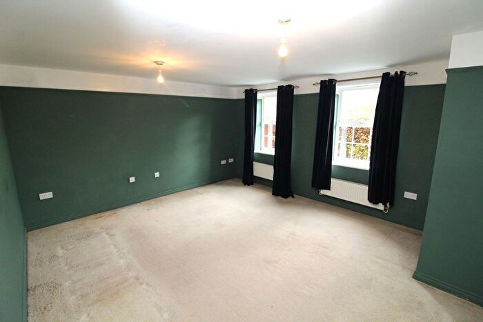 2 Bedroom Flat For Sale In Weir Close, Wigston, LE18