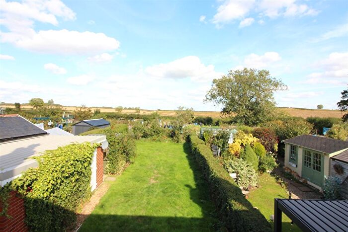 3 Bedroom Semi-Detached House For Sale In Main Street, Scholes, Leeds, LS15