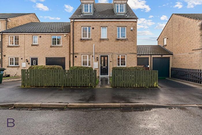 4 Bedroom Detached House For Sale In Woodsley Fold, Thornton, Bradford, BD13