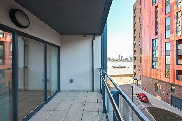 3 Bedroom Flat For Sale In Lotus House, Docklands, London, E14