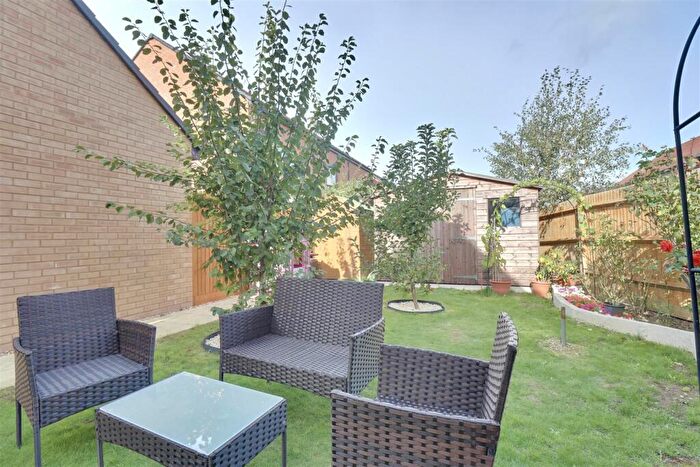 3 Bedroom Detached House For Sale In Parlour Way, Drayton, Portsmouth, PO6
