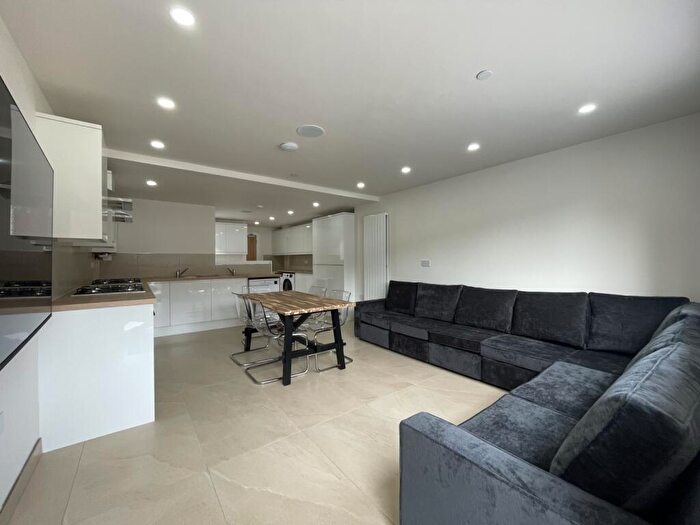 7 Bedroom Terraced House To Rent In May Street, Cathays, CF24