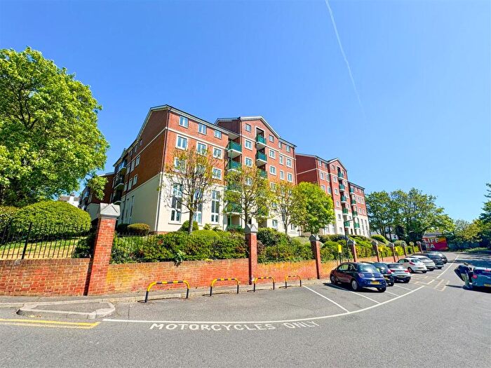 1 Bedroom Retirement Property To Rent In Hamlet Court Road, Westcliff-on-Sea, SS0