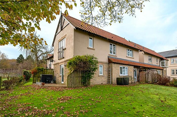 2 Bedroom Link Detached House For Sale In Hollins Hall, Hampsthwaite, HG3
