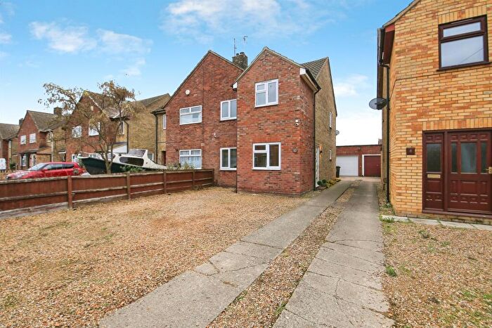 3 Bedroom Semi-Detached House For Sale In Campion Road, Peterborough, PE1