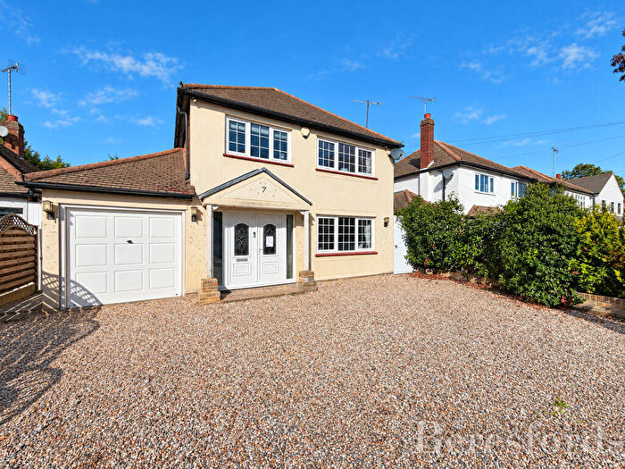 3 Bedroom Detached House For Sale In Great Nelmes Chase, Hornchurch, RM11