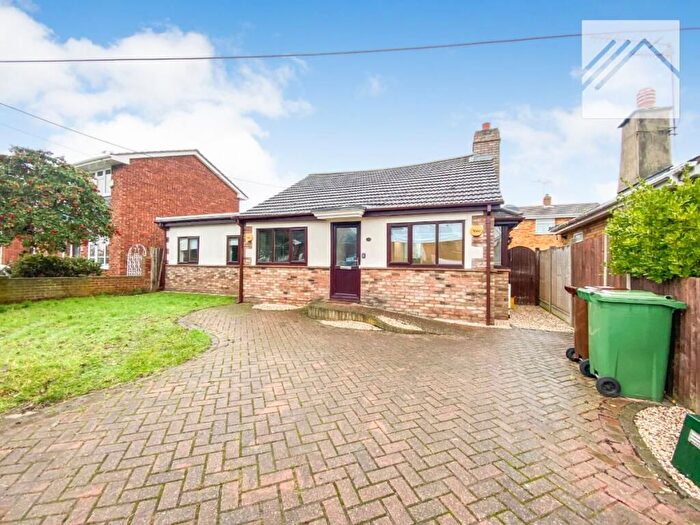 3 Bedroom Detached Bungalow For Sale In Waarem Avenue, Canvey Island, SS8