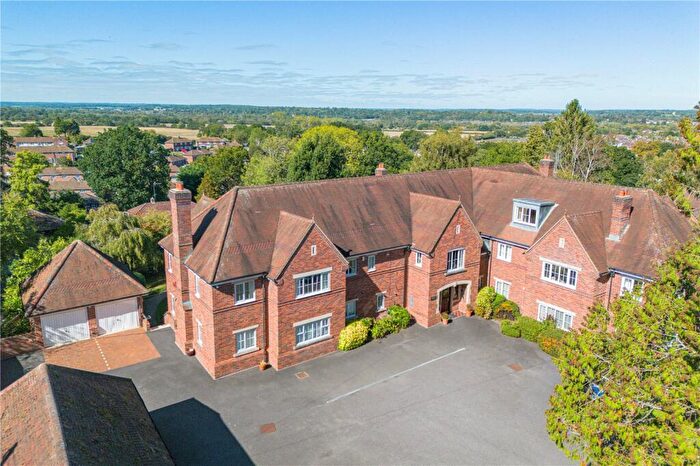 3 Bedroom Apartment For Sale In Woodridge House, Woodridge, Newbury, Berkshire, RG14