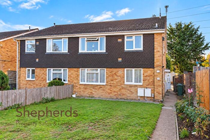2 Bedroom Maisonette For Sale In Perrysfield Road, Cheshunt, Hertfordshire, EN8
