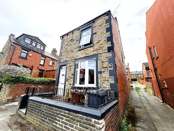 3 Bedroom Detached House For Sale In Park Street, Barnsley, S70