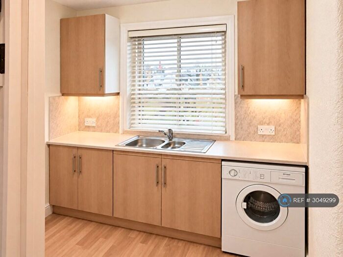 2 Bedroom Flat To Rent In Frankiln Road, Harrogate, HG1