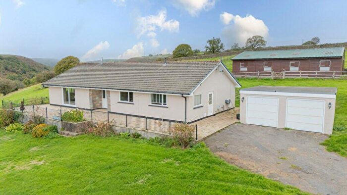 5 Bedroom Bungalow To Rent In Maen Gilfach, Treharris, CF46