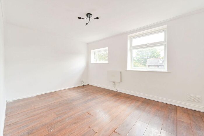 2 Bedroom Flat To Rent In Pitshanger Lane, London, W5