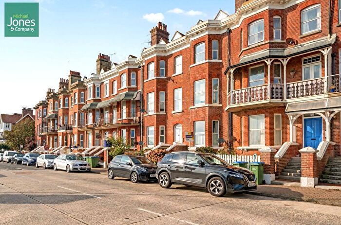 1 Bedroom Flat To Rent In South Terrace, Littlehampton, West Sussex, BN17