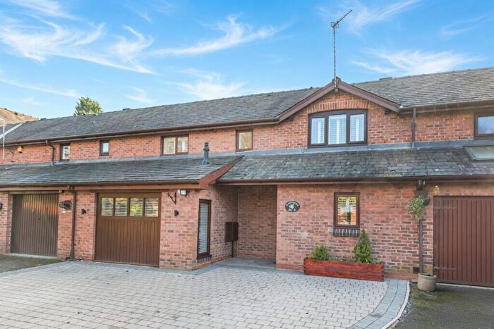 4 Bedroom Mews For Sale In Hollin Lane, Styal, Wilmslow, SK9
