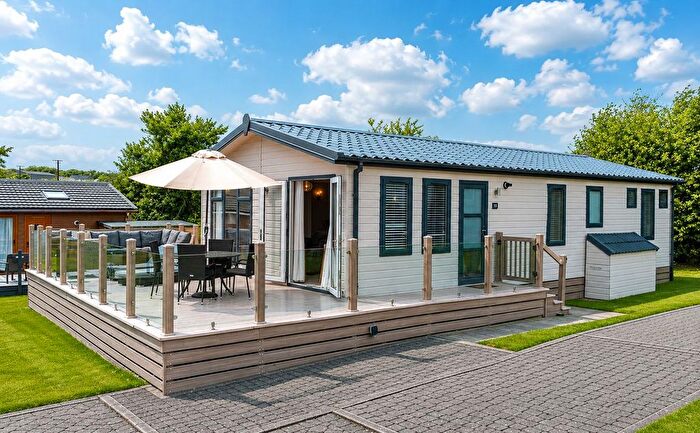 3 Bedroom Mobile/park Home For Sale In The Sanctuary, Y Ffor, LL53