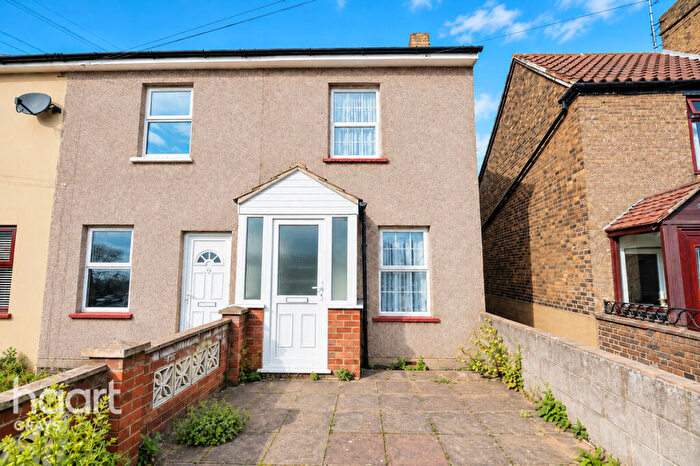 3 Bedroom End Of Terrace House For Sale In London Road, Grays, RM20