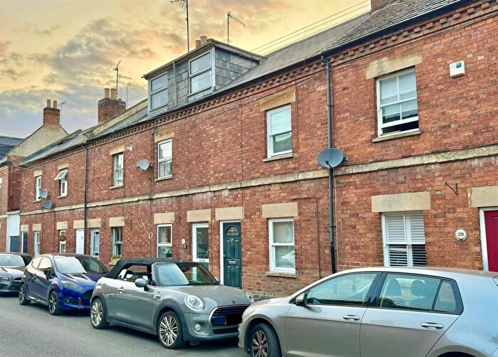 4 Bedroom Town House For Sale In Queen Street, Cirencester, GL7