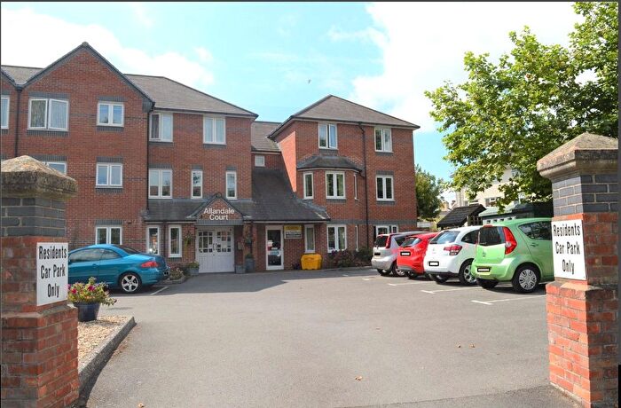 1 Bedroom Flat For Sale In Rectory Road, Burnham-On-Sea, Somerset, TA8
