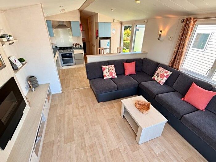 2 Bedroom Mobile/park Home For Sale In Crantock, Newquay, TR8